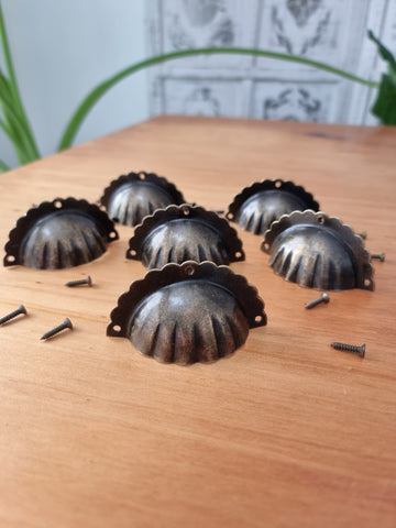 Metal Scallop Drawer handle