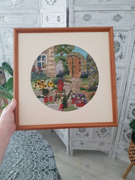 Round House Garden Artwork Tapestry Vintage Antique Embroidered Needlepoint Apothecary Home Decor Wall Art Wooden Circular Picture Frame